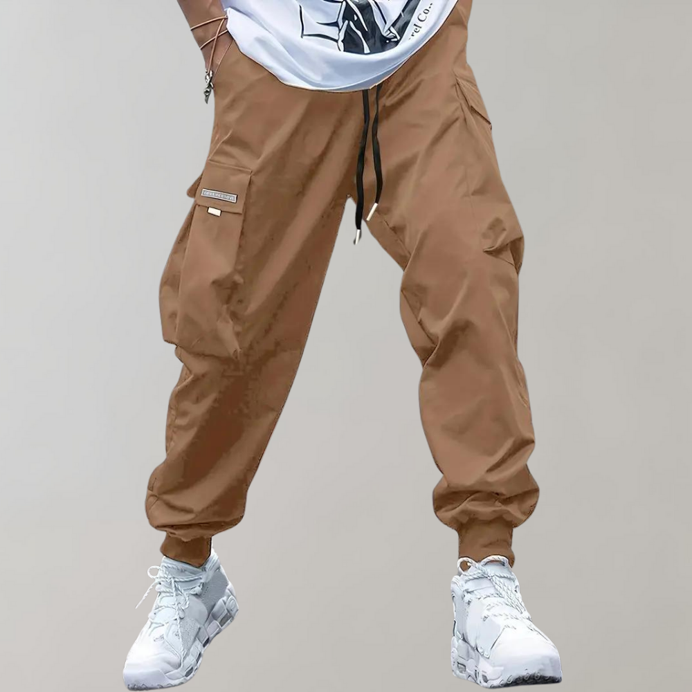 Khaki herre cargo-bukser, allsidige for vår og høst. Perfekt for en komfortabel, avslappet look.