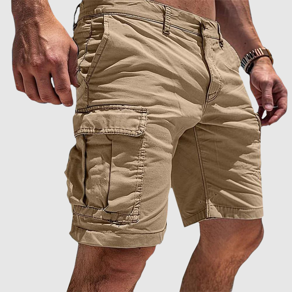Behagelige herre bermuda shorts med romslige cargo-lommer, perfekt for avslappet stil og aktiv fritid.