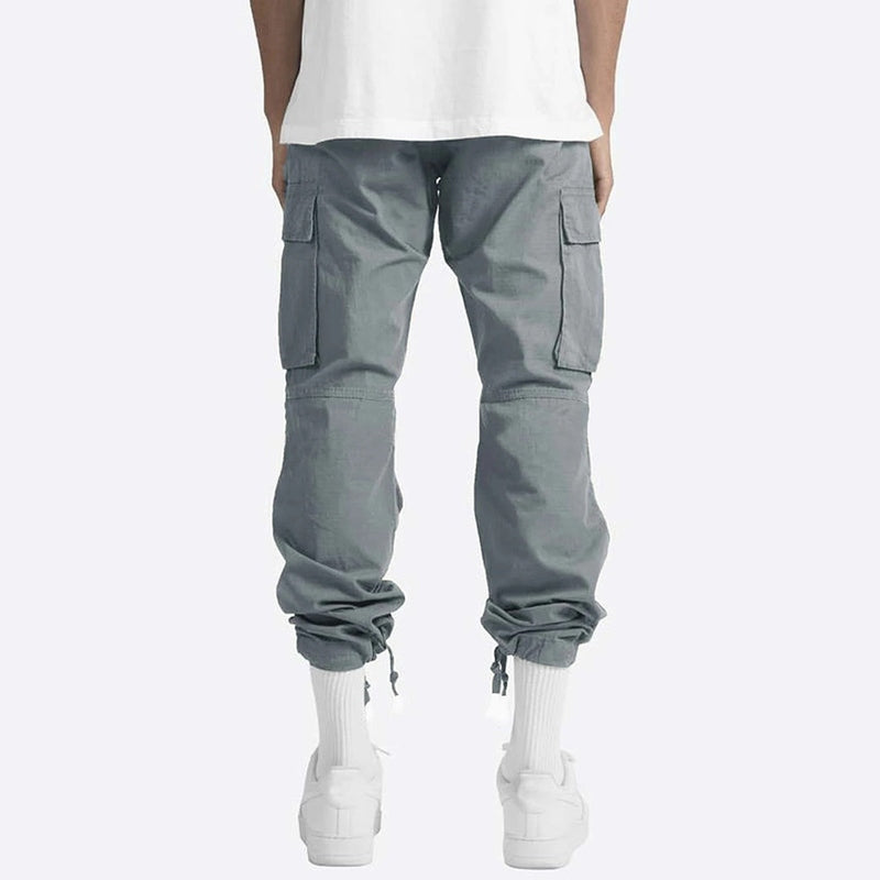 Mørkegrå slim fit herre cargo bukser; moderne og funksjonelle for en avslappet gateklær-look.