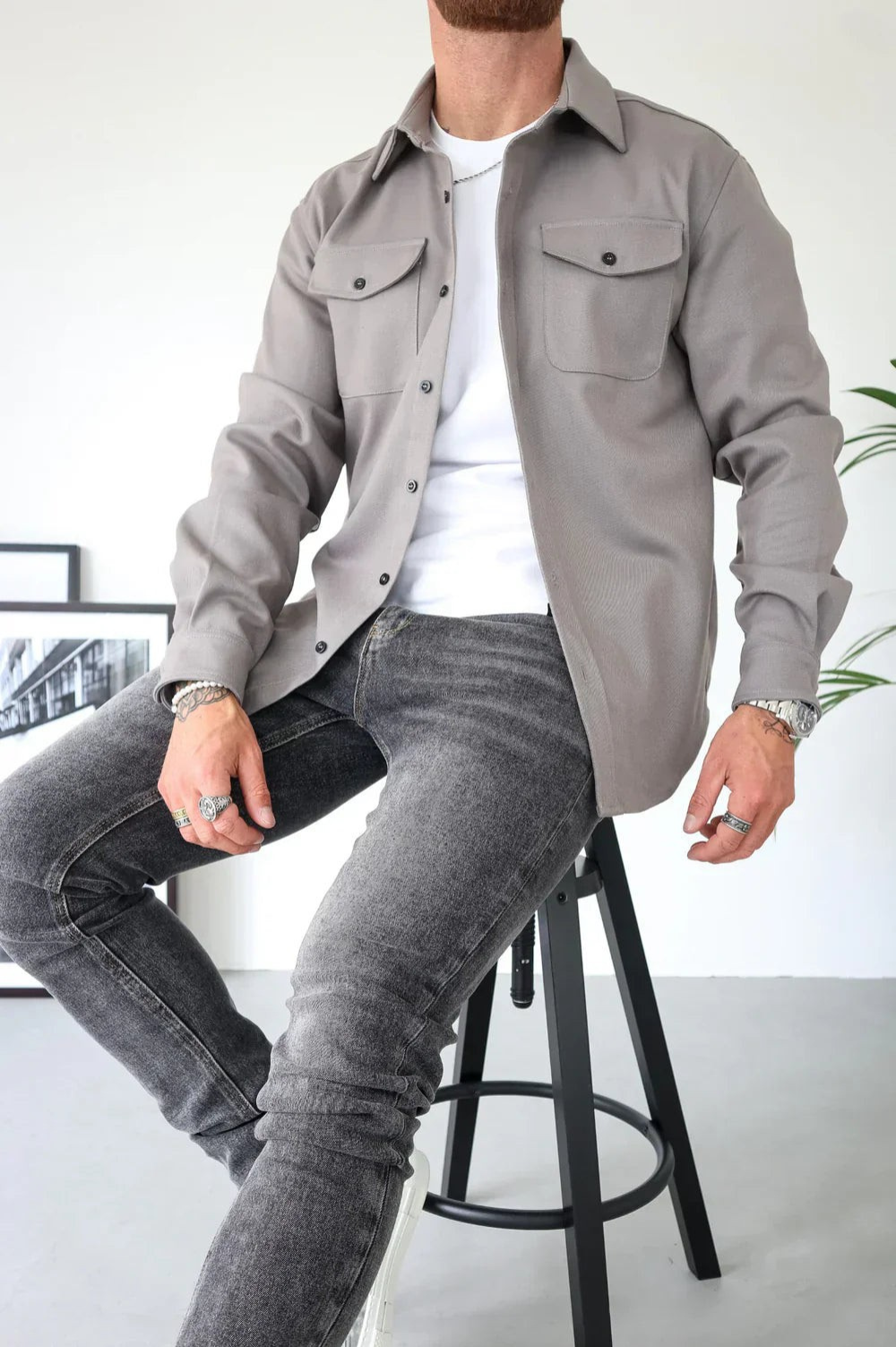 Moderne herreoverskjorte for vår og høst. Allsidig casual skjorte for hverdag og fritid, enkel å style.
