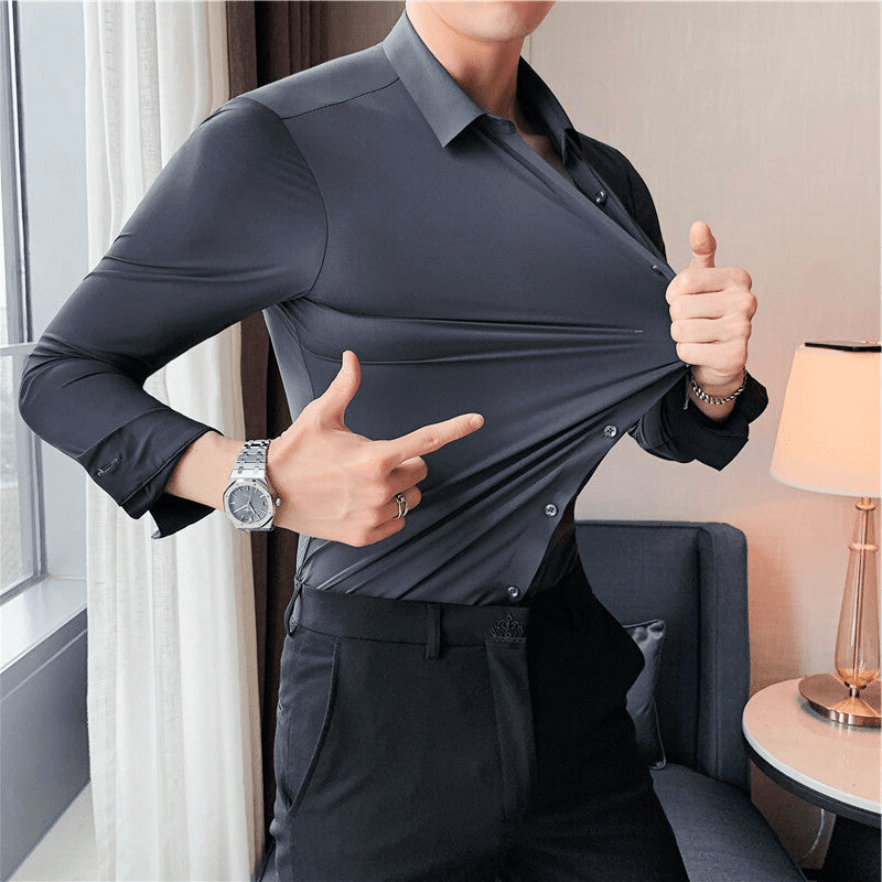 Strykefritt stretchmateriale i elegant herreskjorte, lettstelt og komfortabel.