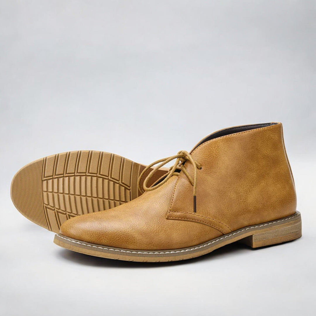 Klassiske chukka lærstøvler for herre, kjent for komfort og tidløst design, allsidige året rundt.