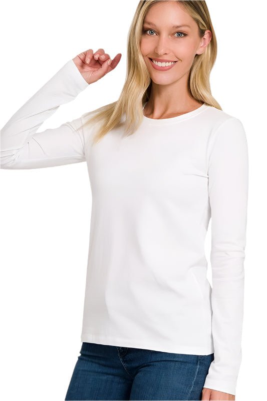Hvit dame langermet t-skjorte med rund hals, perfekt som komfortabelt basisplagg til hverdag og fritid.