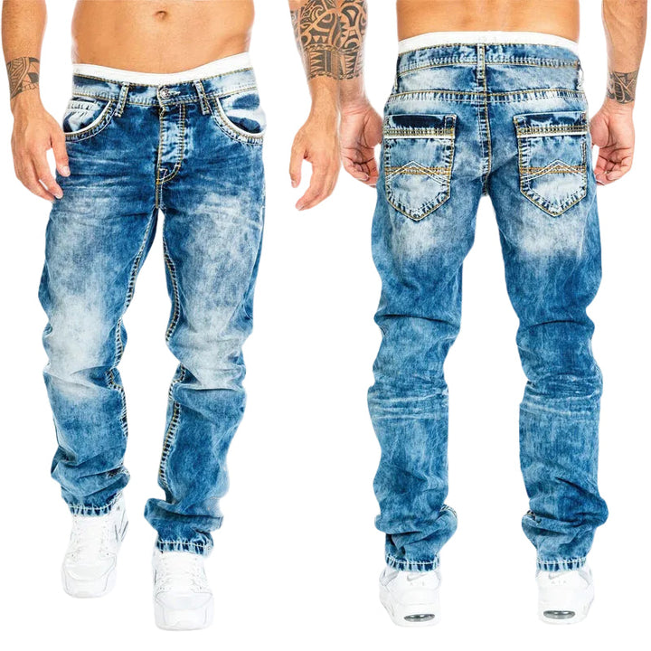 Stilfulle herre slim fit jeans i mørk dongeri, perfekt for moderne hverdagsbruk. Komfortabel passform.