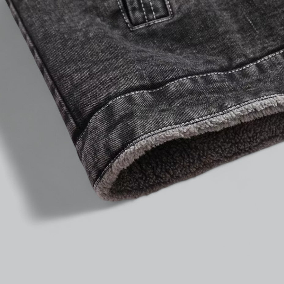 Robust herre denimjakke, varm og ideell som overgangsjakke for kjølige dager. Tidløs stil.