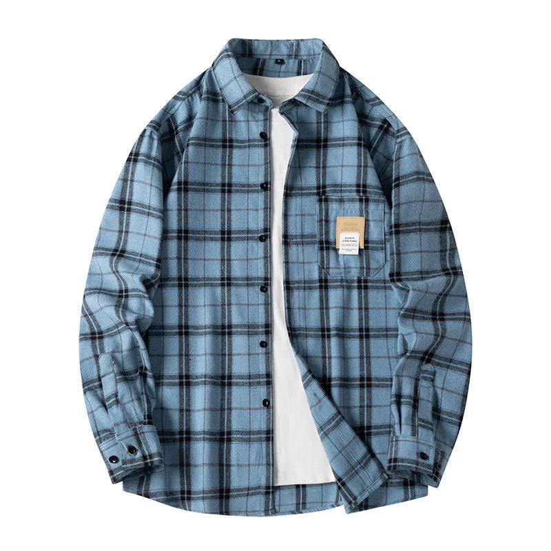 Casual herre flanellskjorte i rutete design. Komfortabel og overdimensjonert fritidsskjorte av bomull.