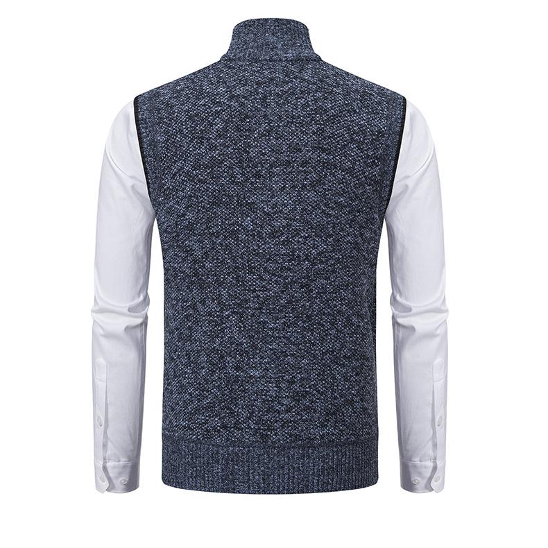 Komfortabel herrevest i myk fleece, egnet for alle sesonger. En tidløs og praktisk investering.