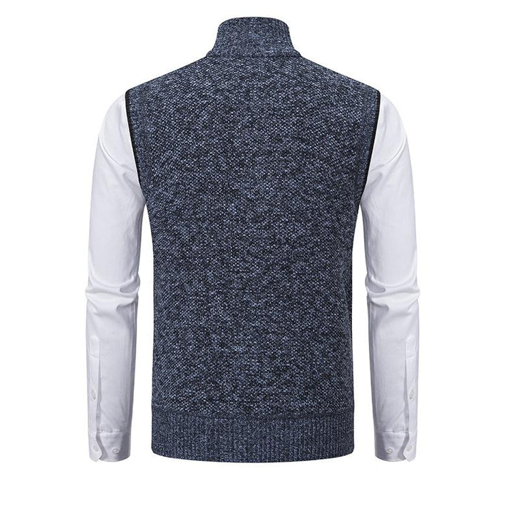 Komfortabel herrevest i myk fleece, egnet for alle sesonger. En tidløs og praktisk investering.