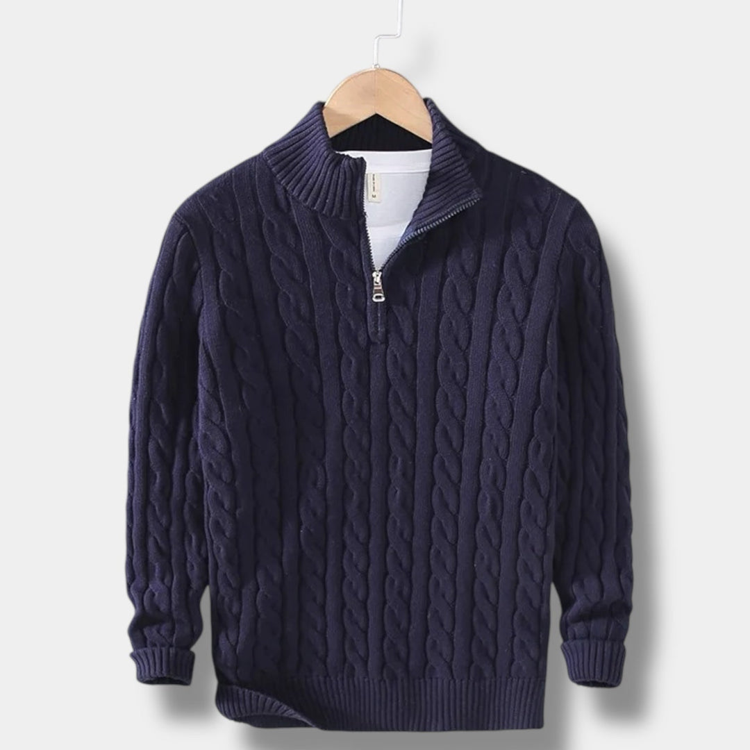 Herre genser med høy hals i jacquard, sett fra siden. Slank passform, elegant design.