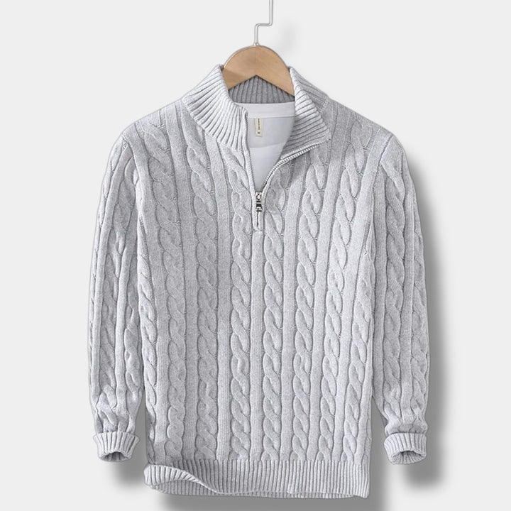 Mørk jacquard herregenser med høy hals. Allround, komfortabel herremote for stilig mann.