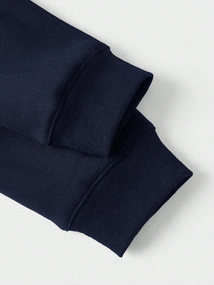 Komfortabel halv-zip genser for menn. Stilrent design, perfekt for en casual look.