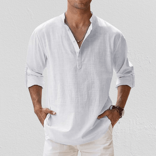 Avslappet langermet Henley-skjorte for herre. Ideell for sommer og fritid, med fokus på stil og komfort.