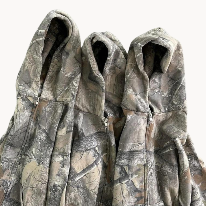Herre hettegenser med romslig hette, oversized kamuflasje passform for en trendy streetwear-stil.