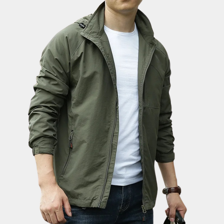 Vannavvisende herrejakke for høst og vår, ideell som fritidsjakke med urban stil.