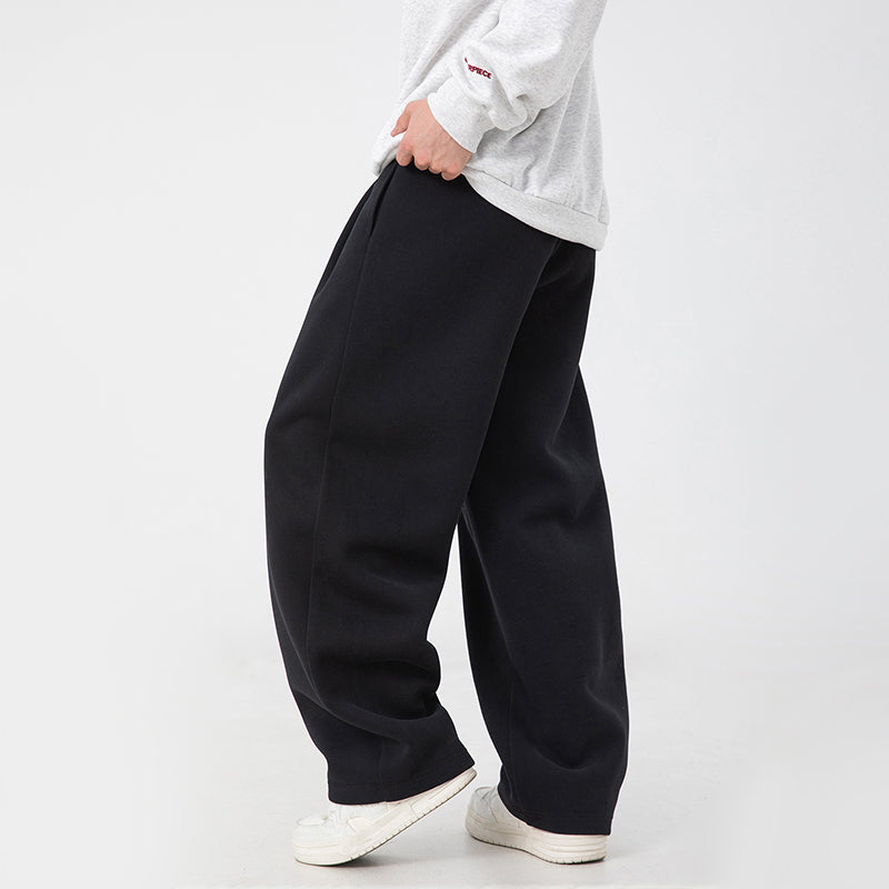 Allsidige herre joggebukser: oversized, brede ben, optimal komfort. Ideell for fritid og lett aktivitet.
