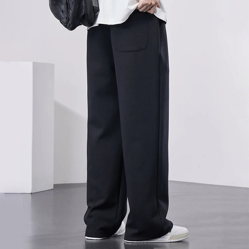 Allsidige herre joggebukser med vide ben. Komfortbukser for vår, høst og vinter, perfekt for casual look.