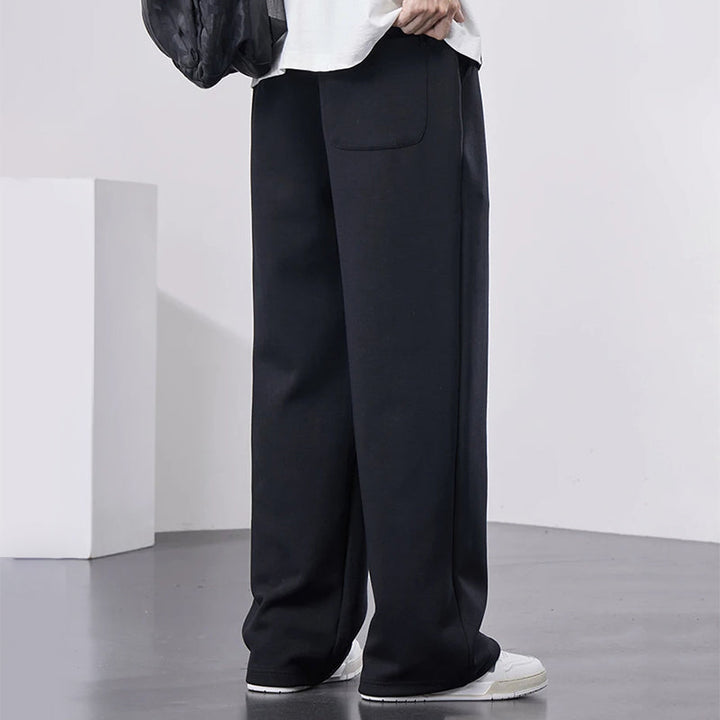 Allsidige herre joggebukser med vide ben. Komfortbukser for vår, høst og vinter, perfekt for casual look.