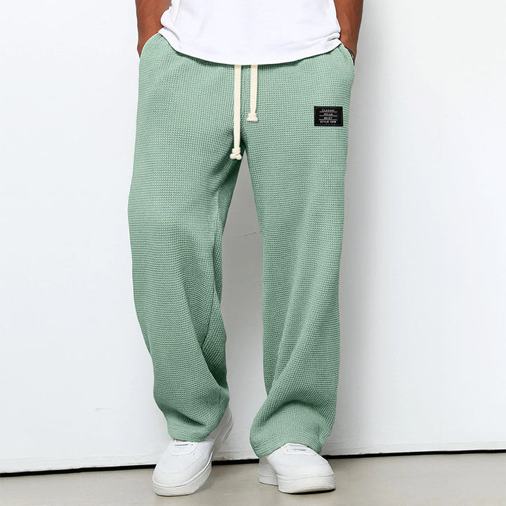 Stilige og komfortable herre joggebukser med elastisk midje og snøring, perfekt for fritid og casual bruk.