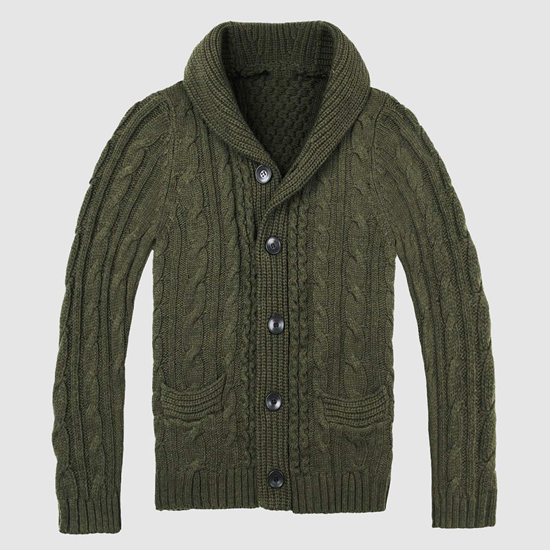 Tidløs grønn herrecardigan med sjalkrage, et allsidig plagg for herrer. Høstmote med knappestolpe.
