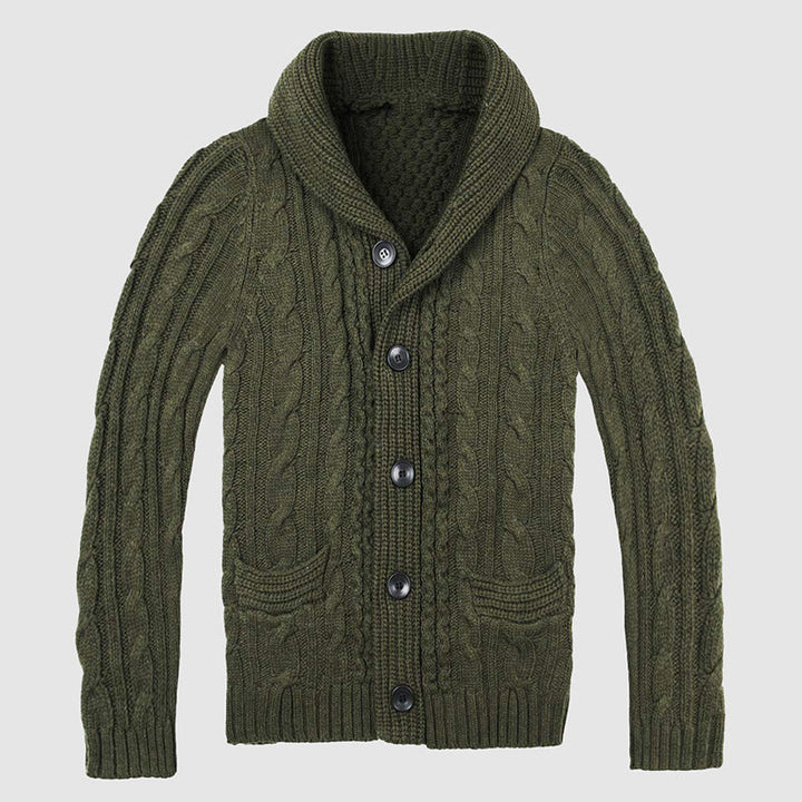 Tidløs grønn herrecardigan med sjalkrage, et allsidig plagg for herrer. Høstmote med knappestolpe.