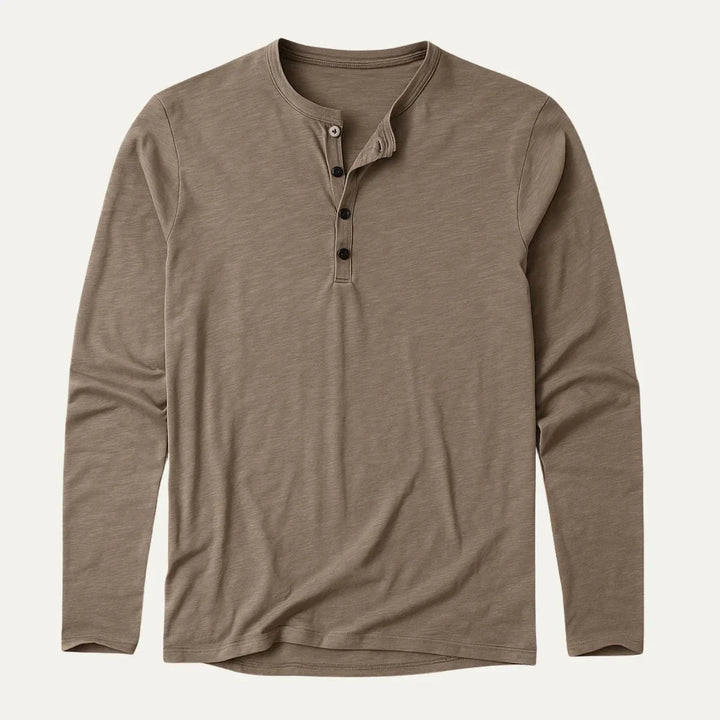 Elegant herrepolo med lange ermer og båndkrage, laget av pustende bomull for optimal komfort og stil.