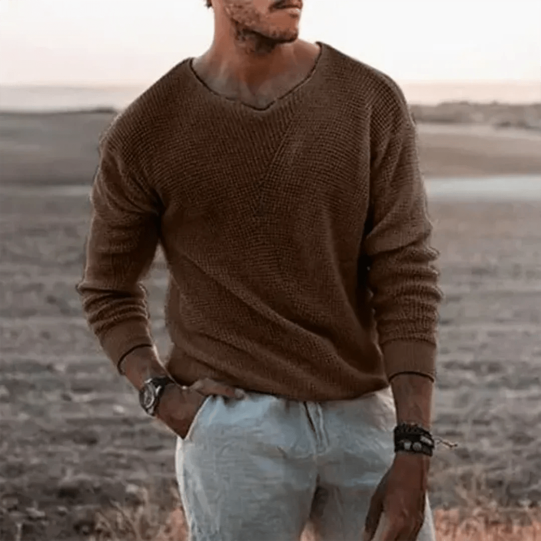 Mann i langermet herresweater, pullover med klassisk stil for både casual og elegante anledninger, komfortabelt høstplagg.