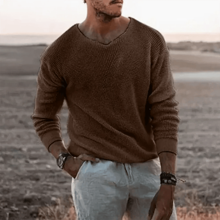 Mann i langermet herresweater, pullover med klassisk stil for både casual og elegante anledninger, komfortabelt høstplagg.