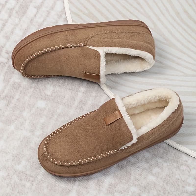 Moderne herresko med elegant slip-on design, gir optimal komfort som varme vinter loafers og innesko.
