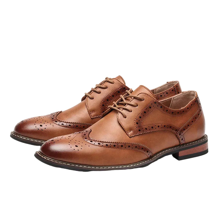 Klassiske herre Oxford brogues i brunt lær, perfekt som formelle dressko eller pensko.