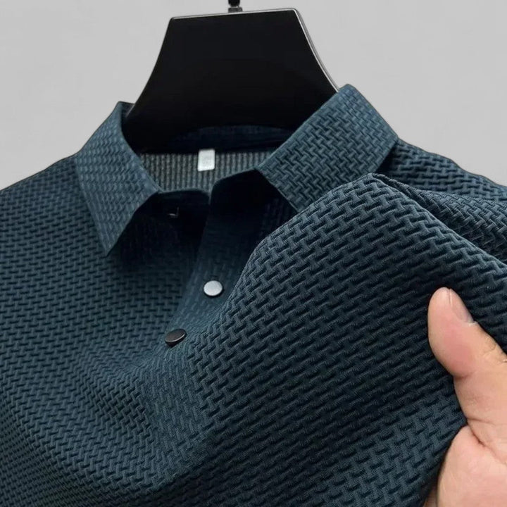 Klassisk herre polo skjorte for casual mote. Komfortabelt bomullsplagg, ideell til sommer og hverdag.