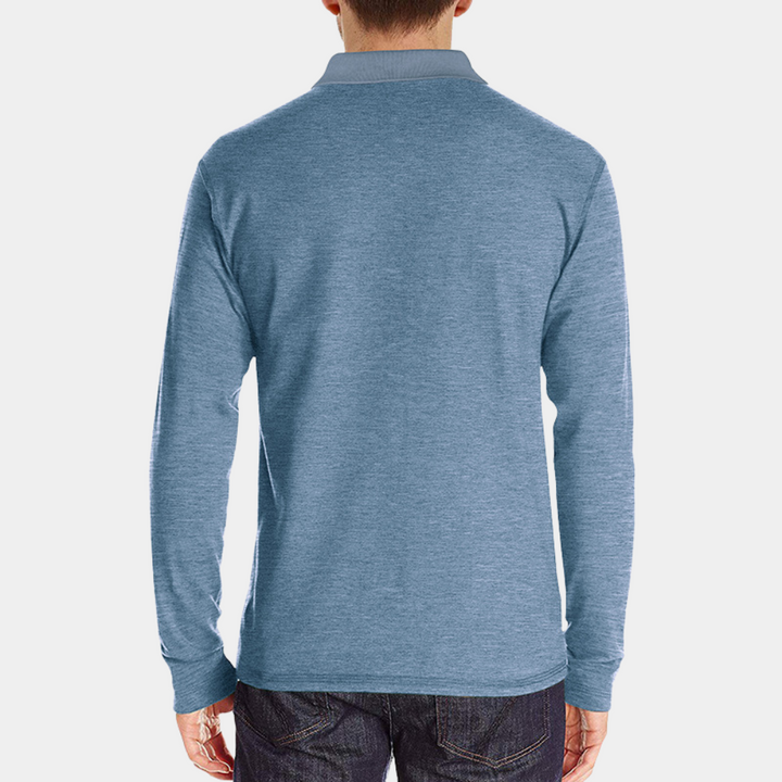 Trendy herre poloshirt i klassisk design, ideell for et stilrent og moderne casual antrekk.