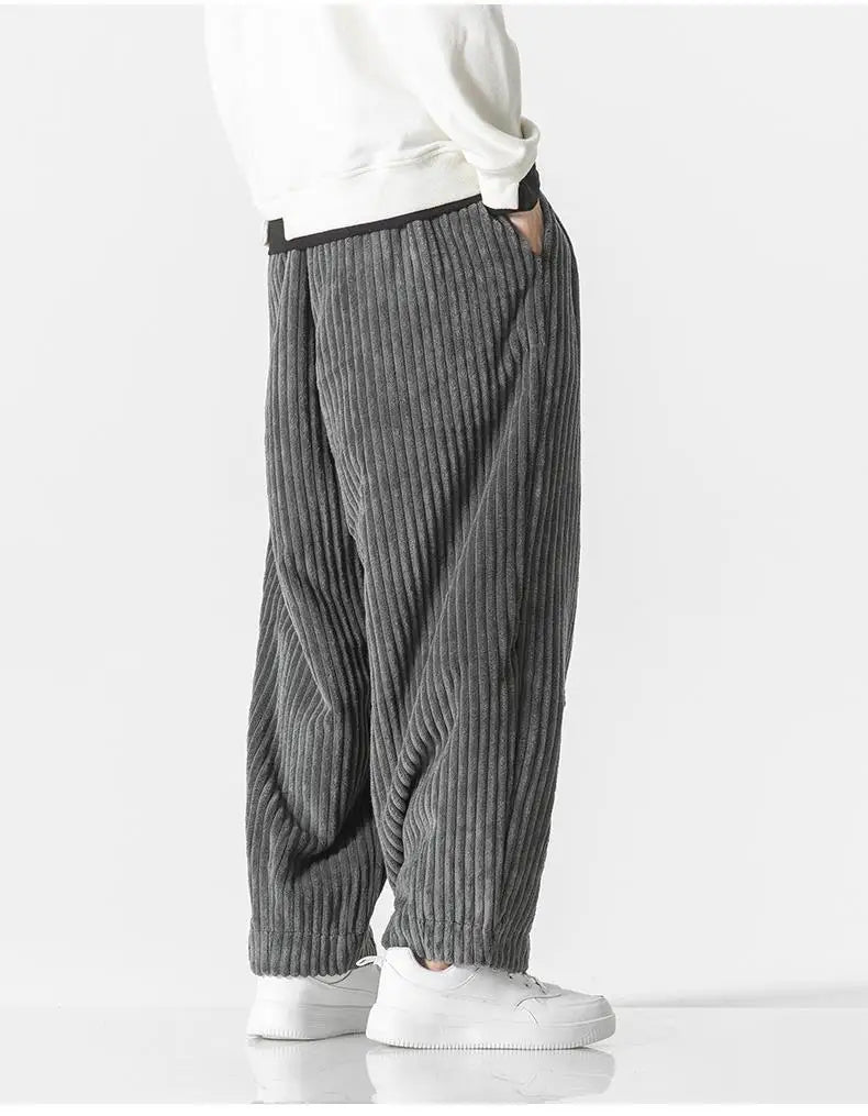 Komfortabel fritidsbukse for menn, med rett ben og behagelig løs passform for en avslappet look.