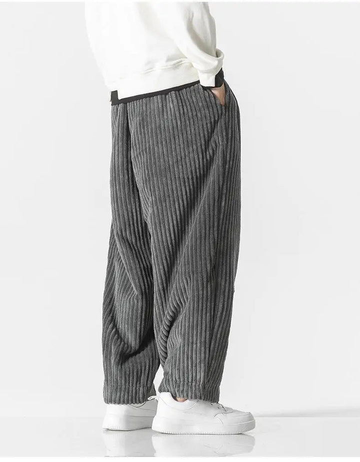 Komfortabel fritidsbukse for menn, med rett ben og behagelig løs passform for en avslappet look.