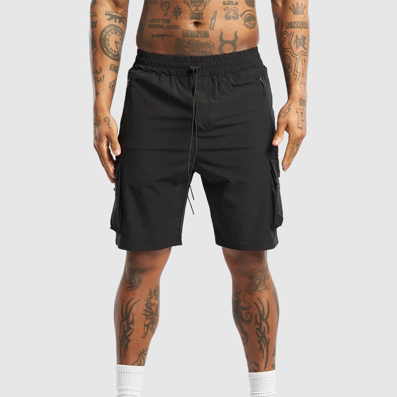 Svart herreshorts med overdimensjonerte lommer, hurtigtørkende for trening og aktivitet.