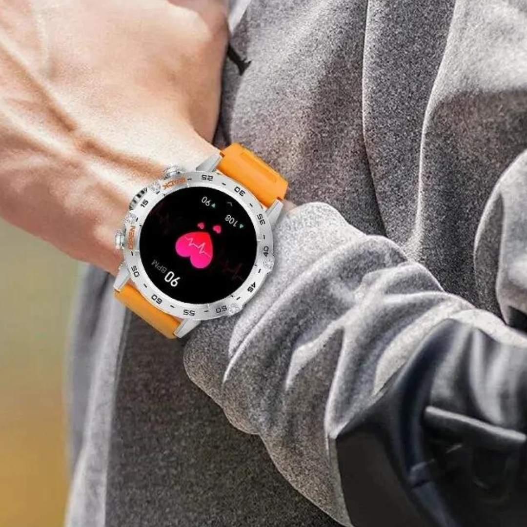 Vanntett robust herre smartklokke demonstreres under vann, med lang batteritid og GPS for alle aktiviteter.