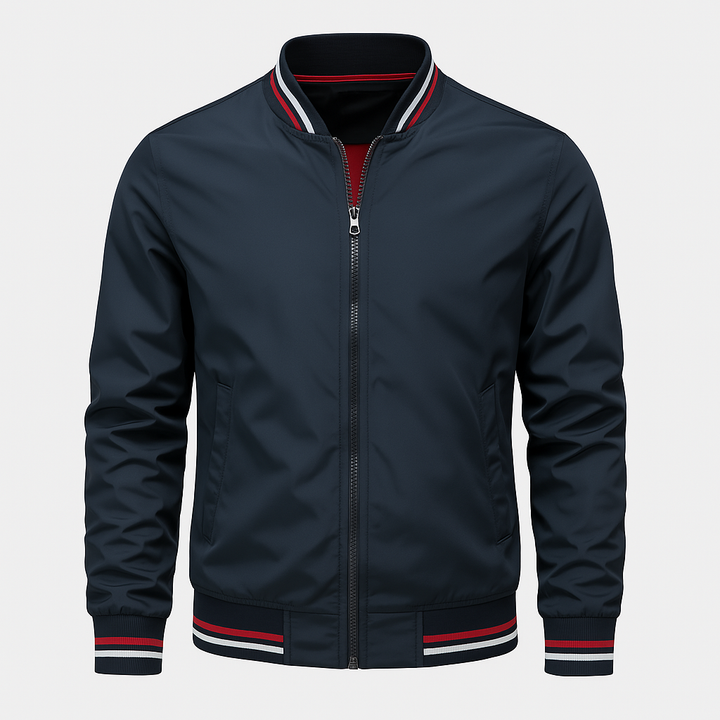 Ermedetalj på komfortabel og lett herre sommerjakke. Moderne, sporty stil for vår/sommer.