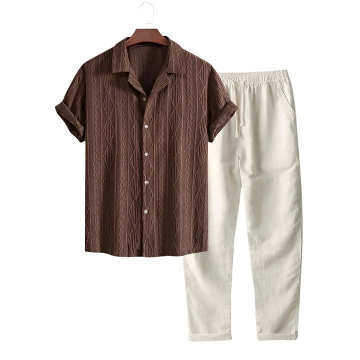 Herresett i lin med korte ermer og knapper, perfekt for sommerlige dager og casual stil.