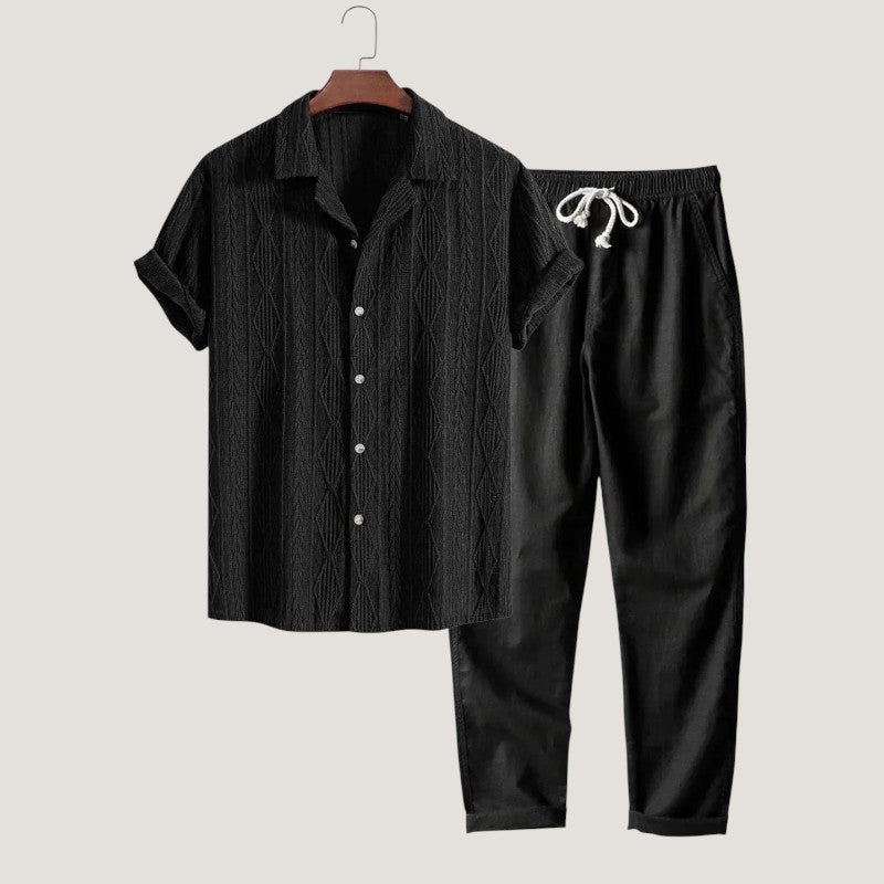 Stilig herresett i casual lin med knapper, korte ermer, perfekt for strandmote og fritid.