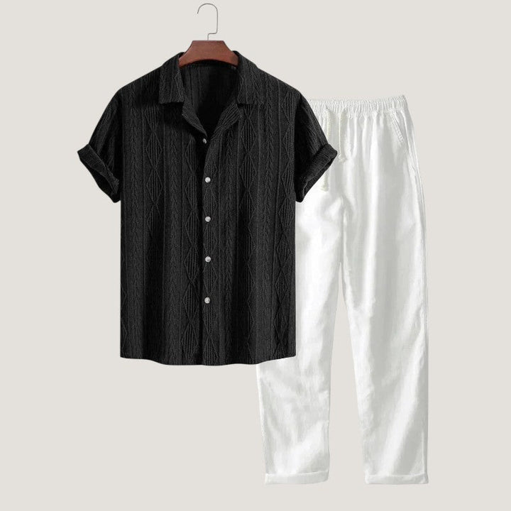 Komplett sommerantrekk for menn: Linskjorte (korte ermer, knapper) og shorts for komfort og stil.