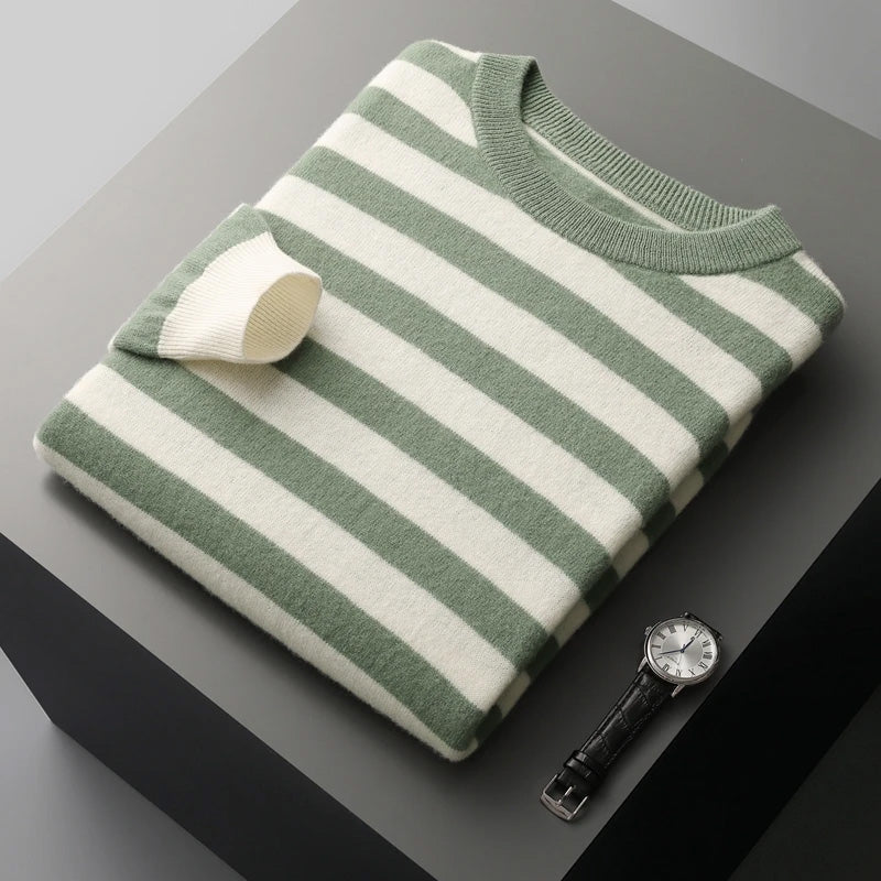 Allsidig stripete herregenser med o-hals. Komfortabel moderne stil, flott som fritidsgenser for menn.