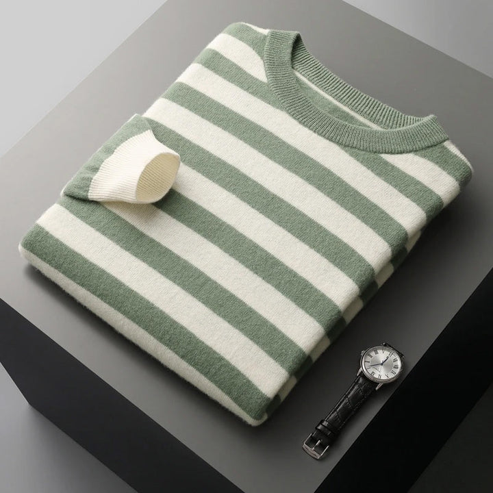 Allsidig stripete herregenser med o-hals. Komfortabel moderne stil, flott som fritidsgenser for menn.