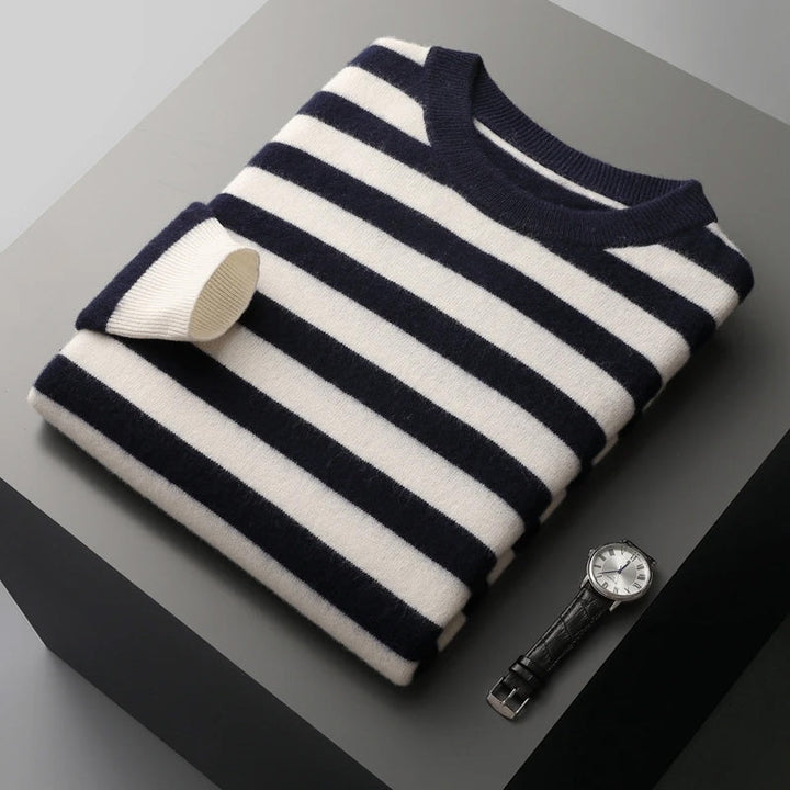 Stripete herregenser med rund hals, moderne snitt for en stilfull look. Ideell casual genser for menn.