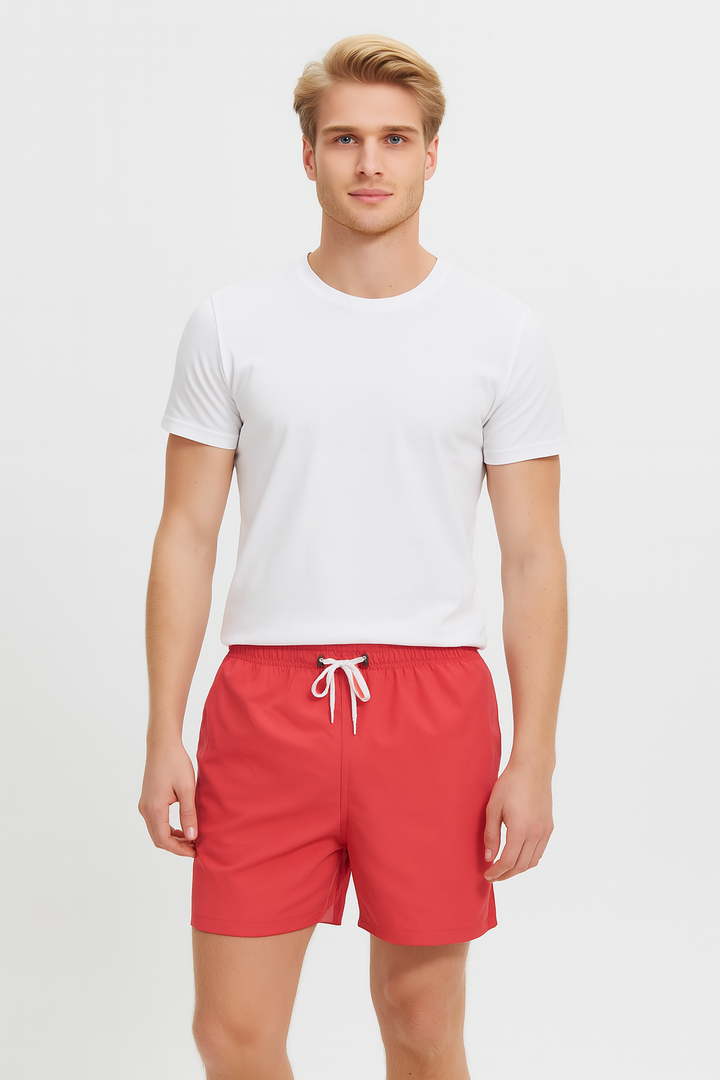Stilige herre badeshorts med elastisk midje, ideelle for komfortabel fritid og vannaktiviteter.