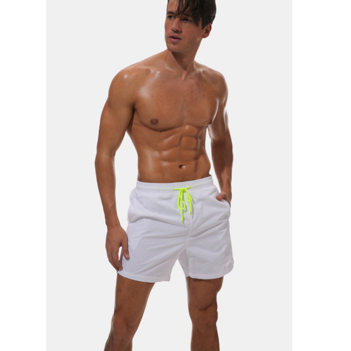 Blå herre badeshorts, allsidige og hurtigtørkende for sommerens eventyr og avslapning.