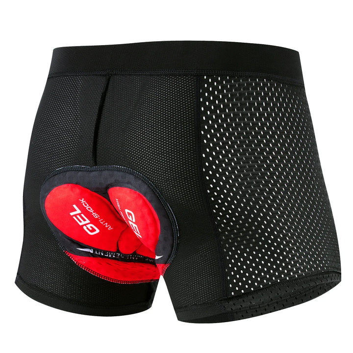 Syklist nyter turen i komfortable herre sykkelshorts med 5D gelpute, egnet for både trening og fritidssykling.