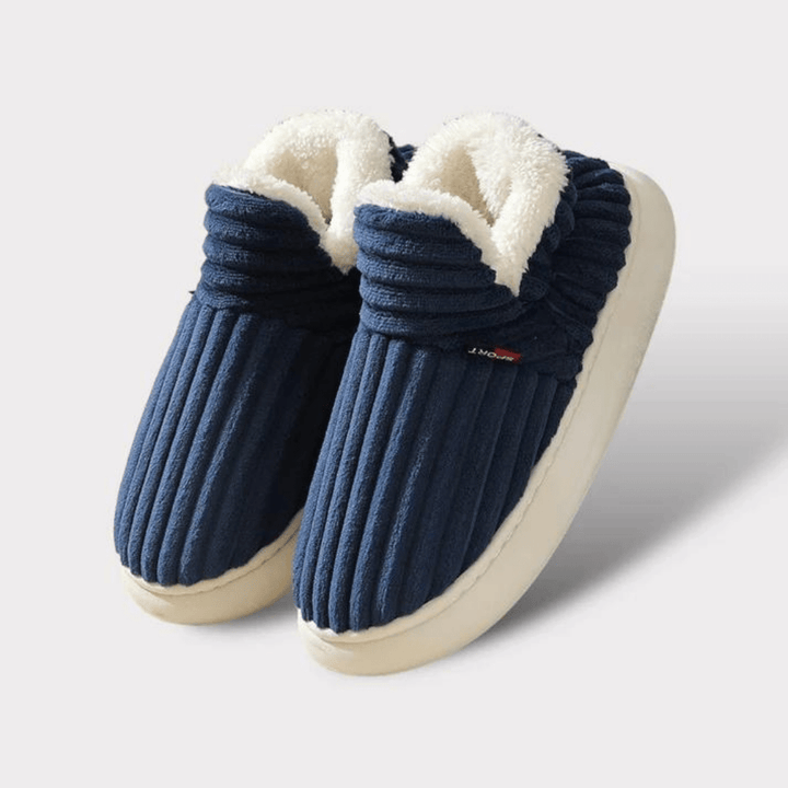 Myke unisex tøfler i plysj, ideelle for innendørs bruk og kalde gulv.