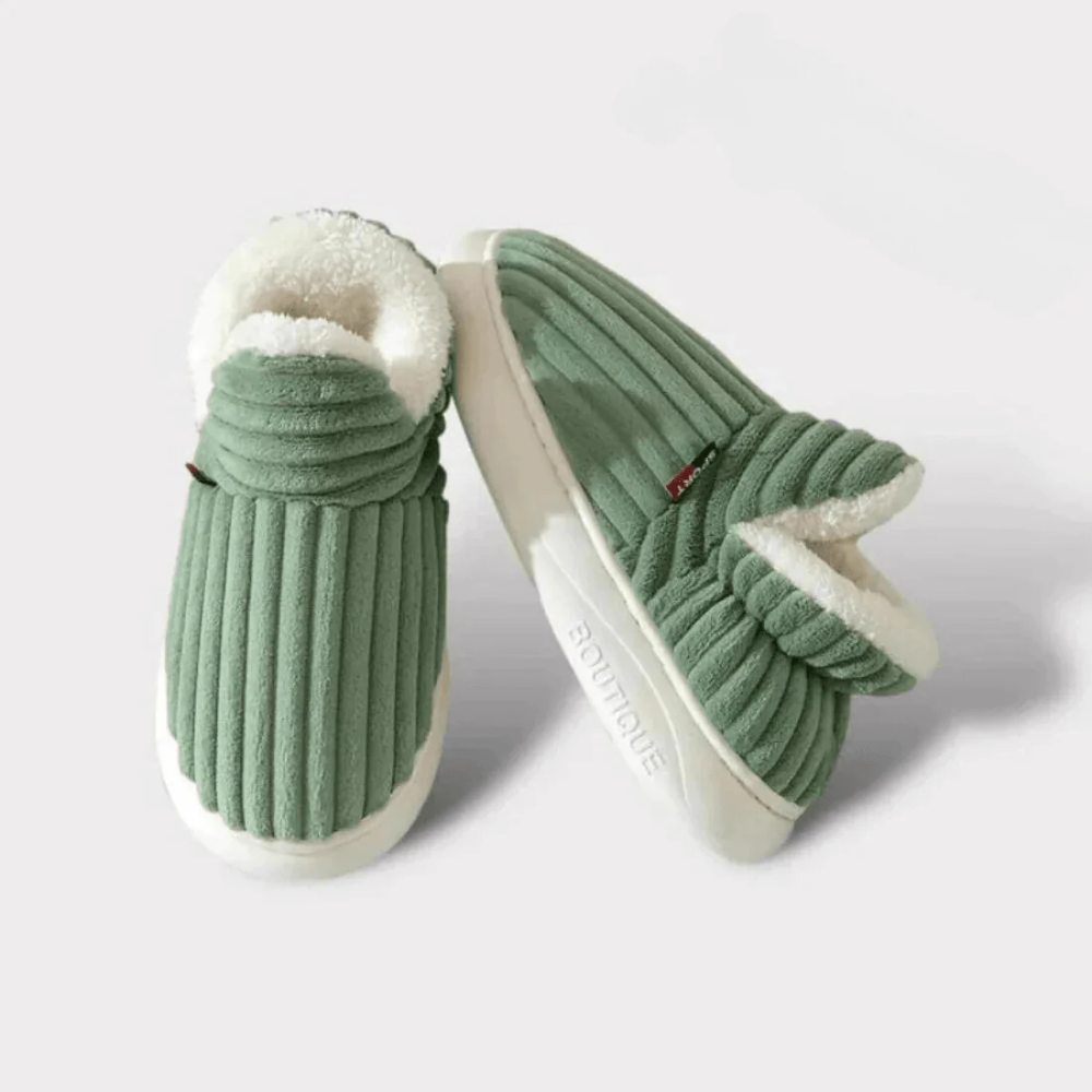 Stilige unisex plysjtøfler med tykk såle gir varme og støtte innendørs.