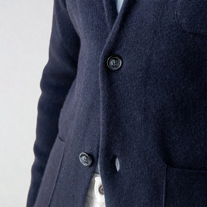 Elegant herreblazer, ideell for et profesjonelt business-antrekk. Klassisk og allsidig for møter.