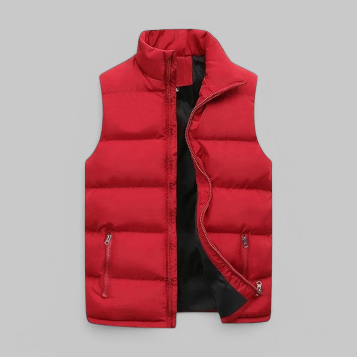 Detaljert vattert herrevest i slitesterk polyester. En komfortabel vårvest for menn med allsidig bruk.