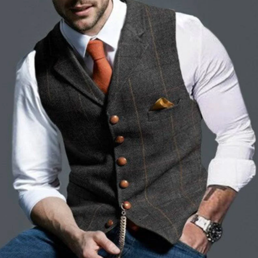 Elegant formell slim fit herrevest med knapper. Et must for moderne herremote og business.